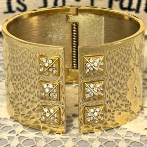 VS LIMITED EDITION SCANDALOUS CUFF BRACELET - LIKE NEW